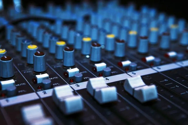 Create Your Own Beats and Mix Tracks with Online Music Mixer